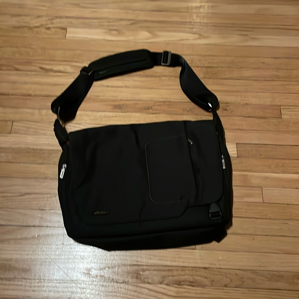 Briggs & Riley messenger bag with many cool compartments